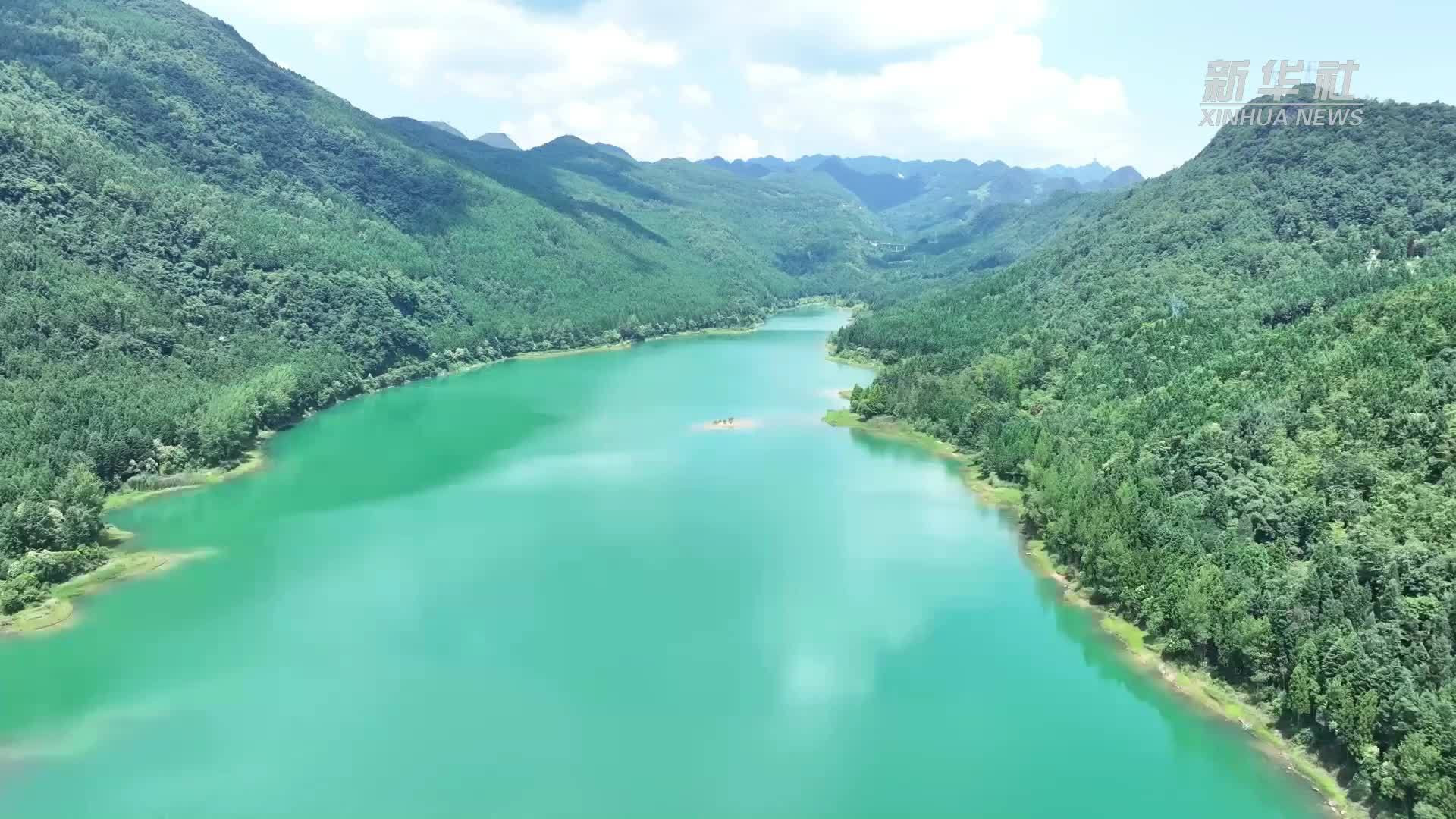 夏日瑶池景如画