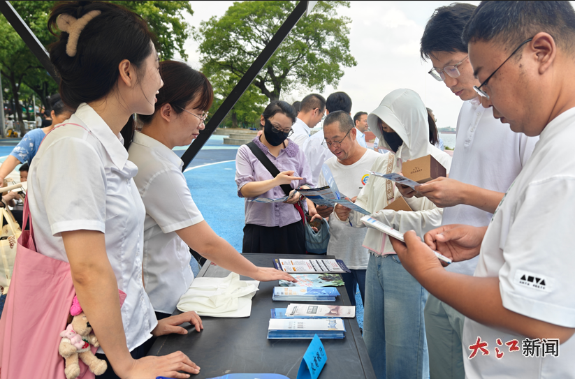 “法润赣鄱 e法同行”2025年江西省网络普法宣传活动现场（李训刚摄）
