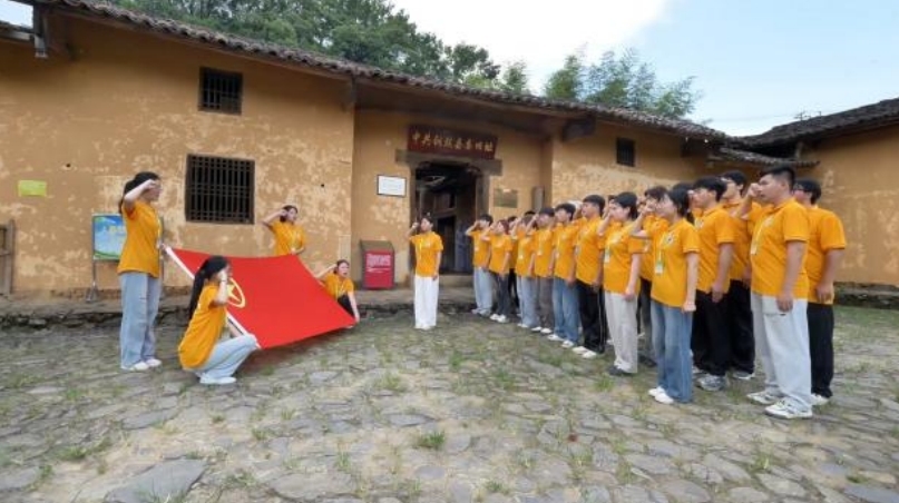 江西旅游商贸职业学院“同心圆”实践队：青春扎根“西向”沃土，同心书写时代答卷