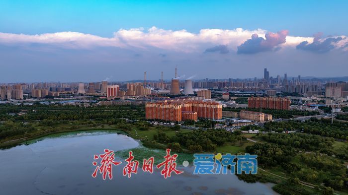 一年四季 泉在济南丨华山湖披上霞光盛装 ，演绎“湖光山色”醉美时刻