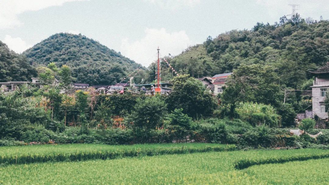刀梯前祭拜、刀梯全景
