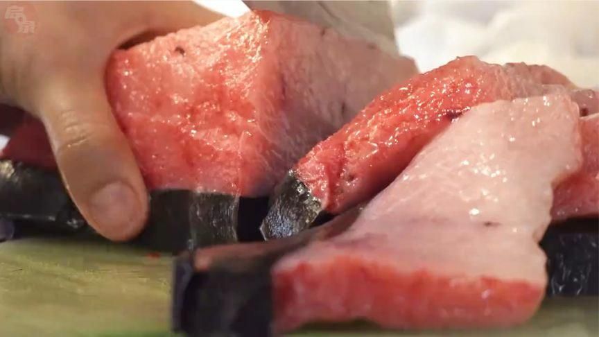 现代因纽特特人的食物有多独特？生吃水汪汪的海豹大眼睛满口爆