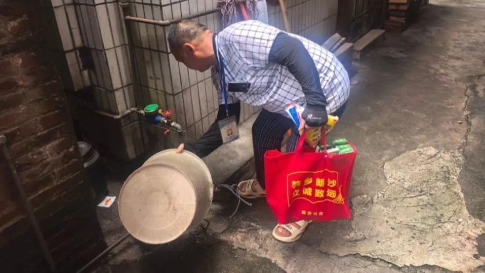 凤凰早报|美将对半导体芯片征100%关税；俄称乌拒绝接收1000名战俘