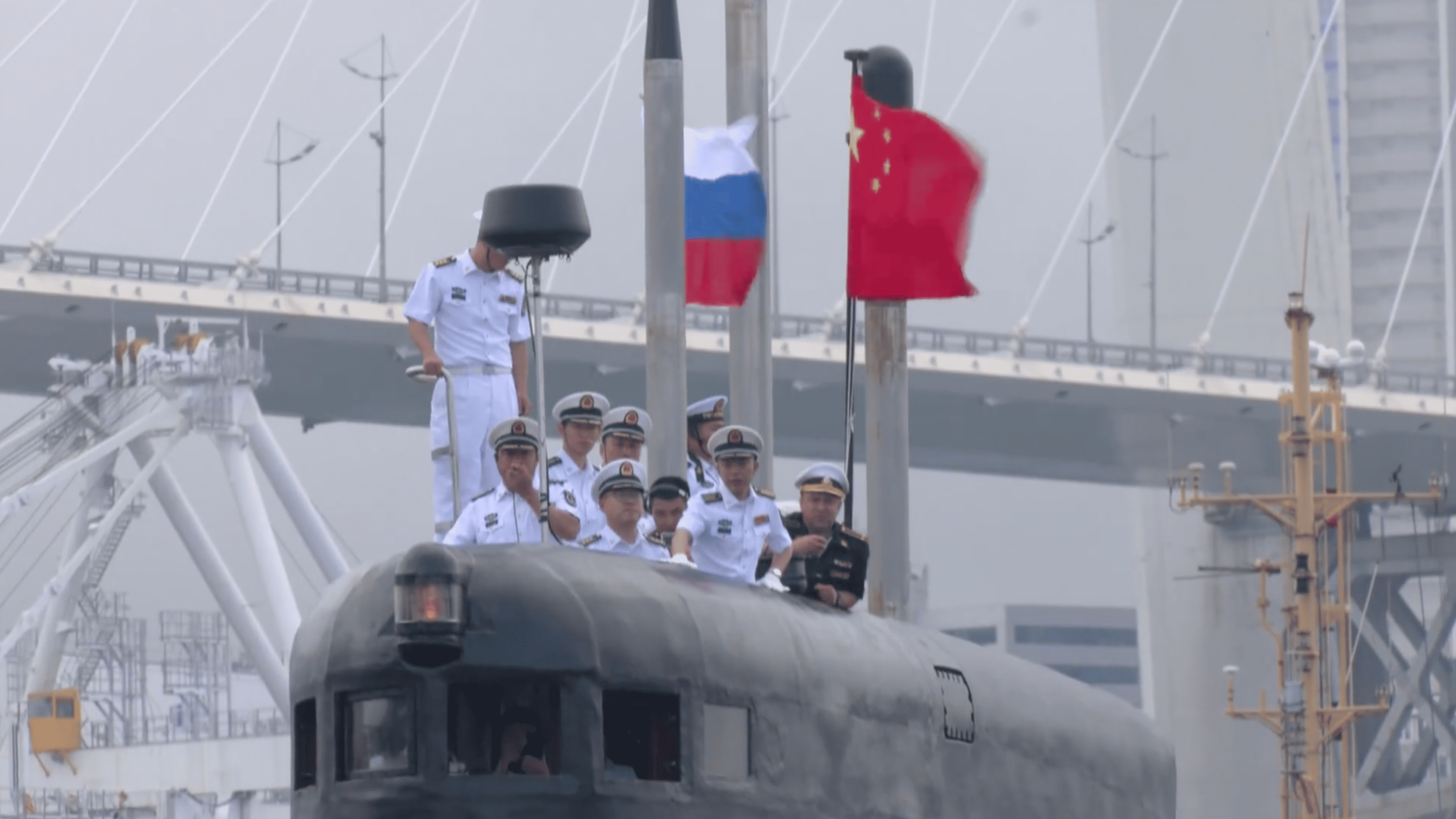 中俄海军在日本海举行潜艇救援演练