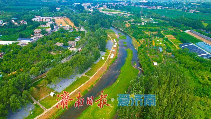 玉符河畔碧水绿树相映，绘就泉城清凉画卷