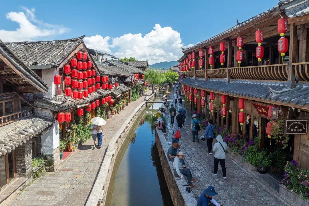 ↑丽江古城风景区。图据视觉中国