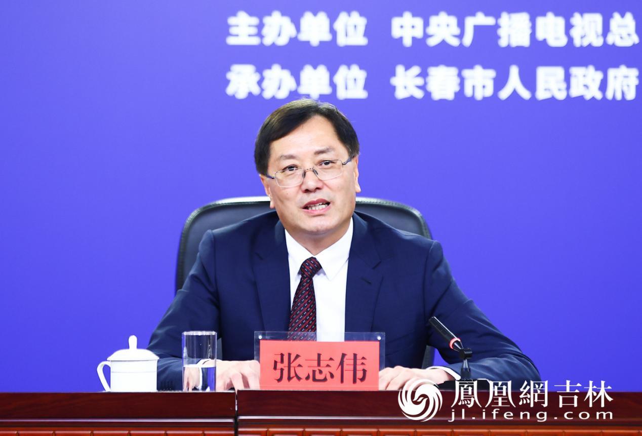 吉林省委宣传部副部长、省电影局局长张志伟介绍“电影+文旅+消费”活动。