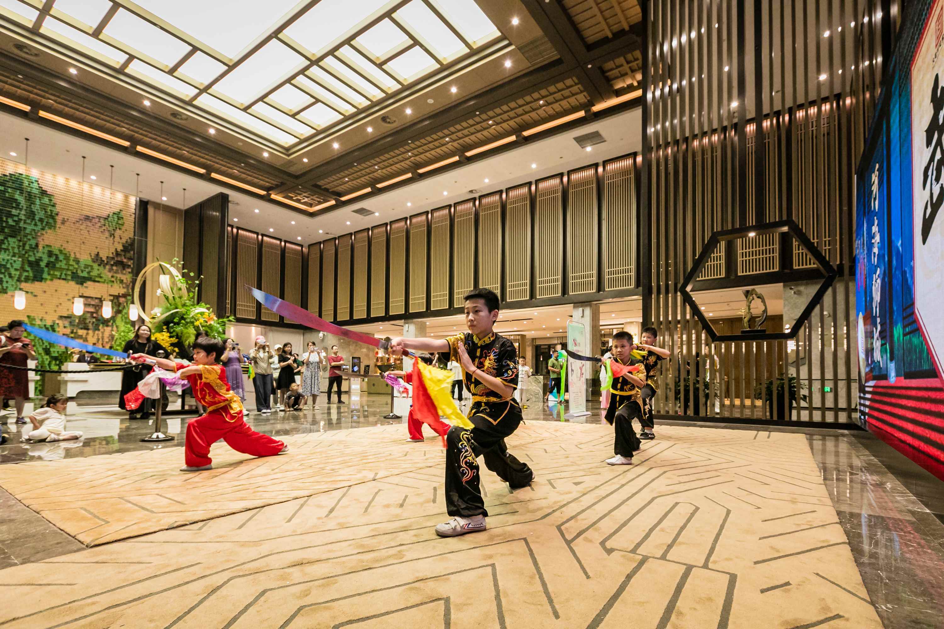 【组图】河北沧州：武术杂技进宾馆