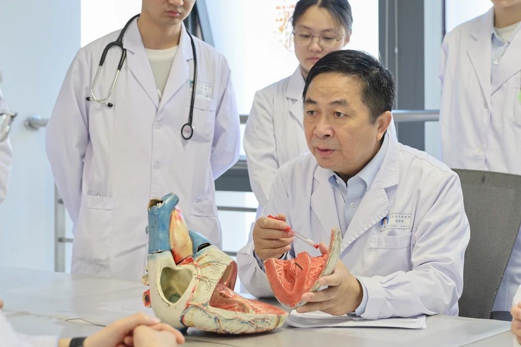 南京儿童医院“一指宽”微创小切口为2.8公斤早产儿成功“补心”