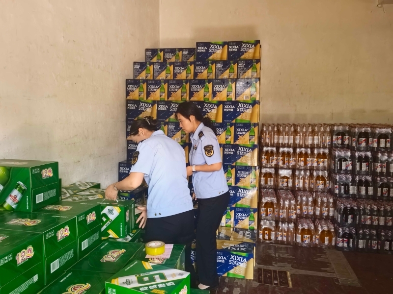 华亭上演"月光下的突击"　150余家店铺摊位迎"体检"