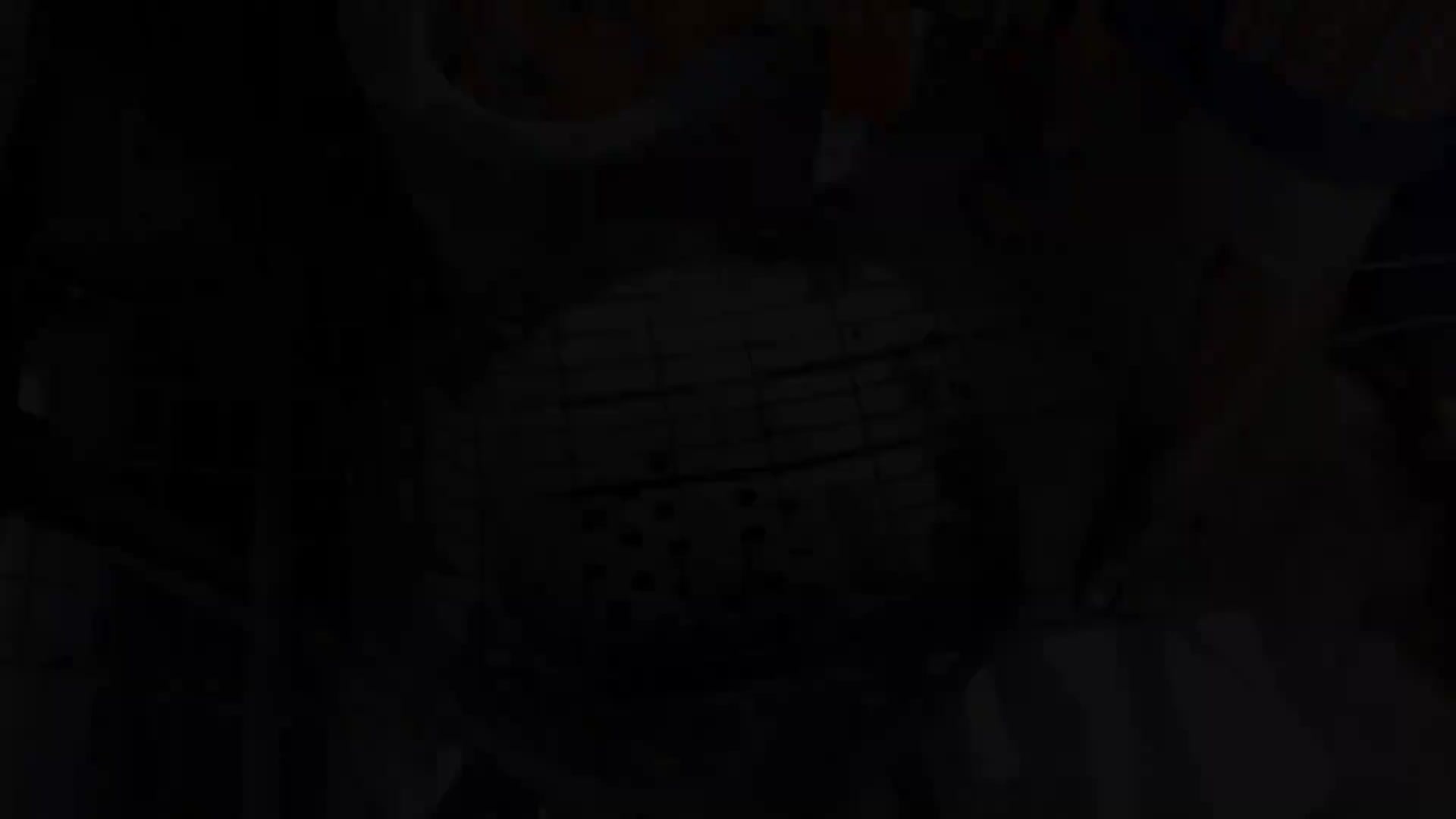 国外宰杀稀有海鲜，五斤大的大王具足虫被切割，带兄弟们见识一下