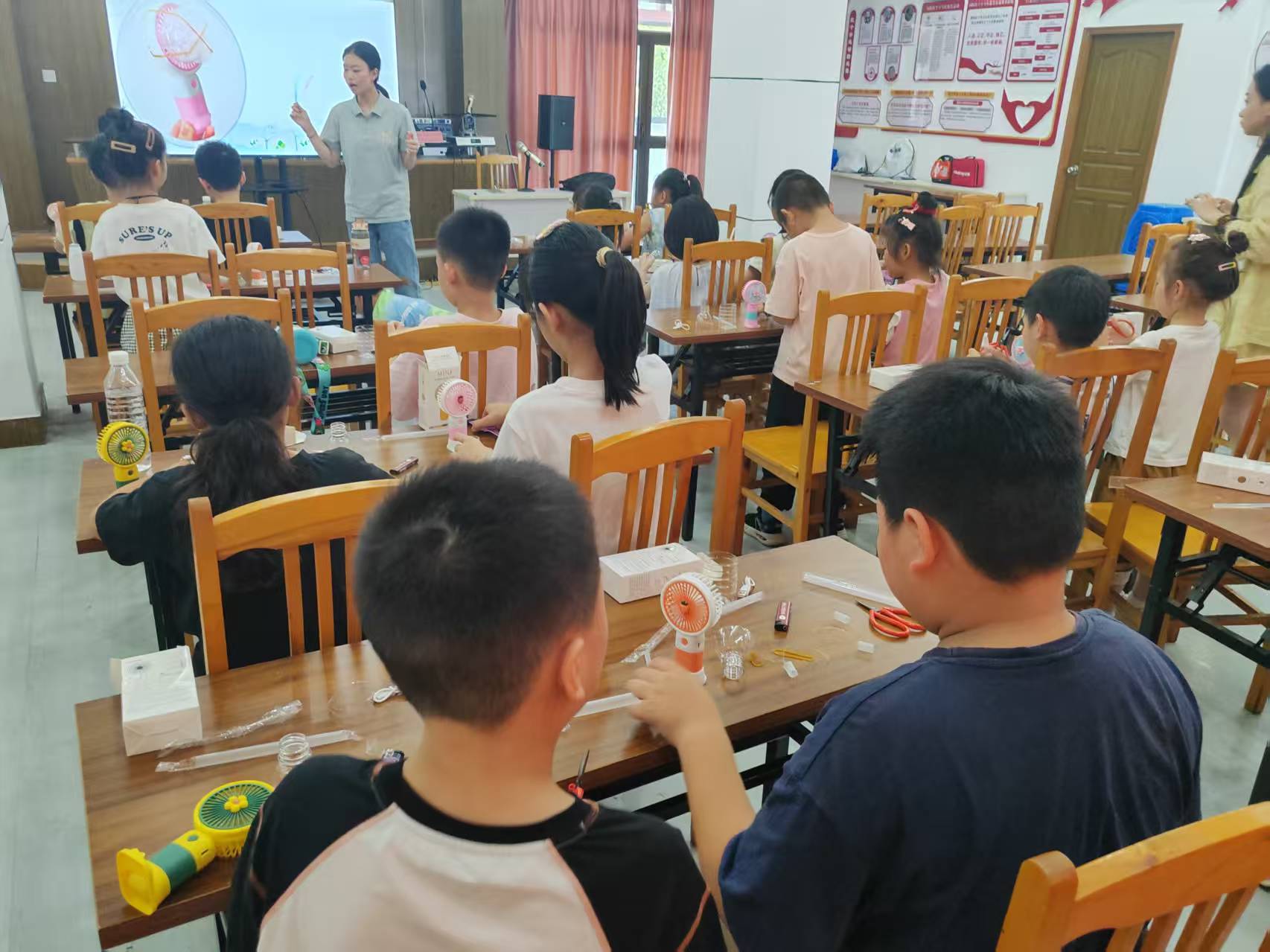 变废为宝“趣”环保,低碳理念润心田——江北慈湖人家未来社区举办低碳环保主题实践活动