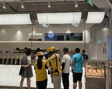 “秋天的第一杯奶茶”刷屏 武汉多家门店爆单！