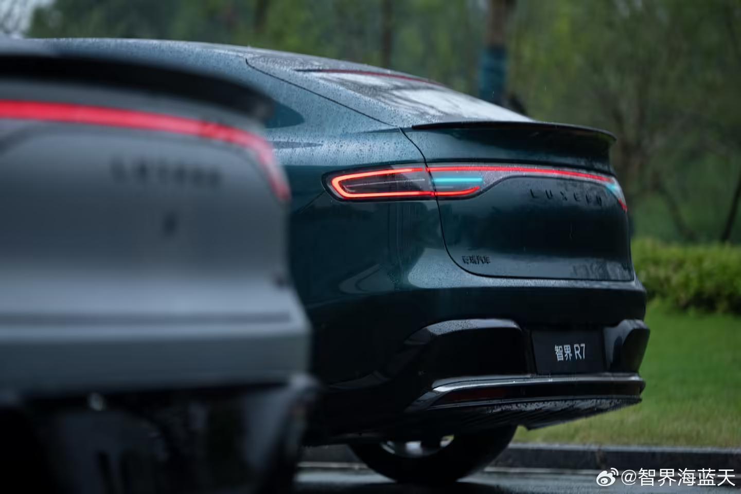 鸿蒙智行智界双7新车全系标配192线激光雷达+4D毫米波雷达,R7车型8月8日开启小订