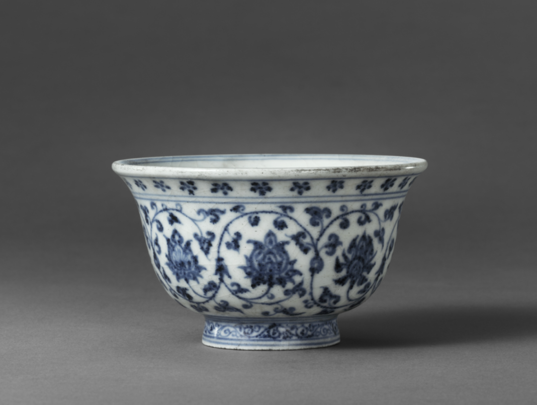 明永乐 青花缠枝莲纹压手杯 故宫博物院藏