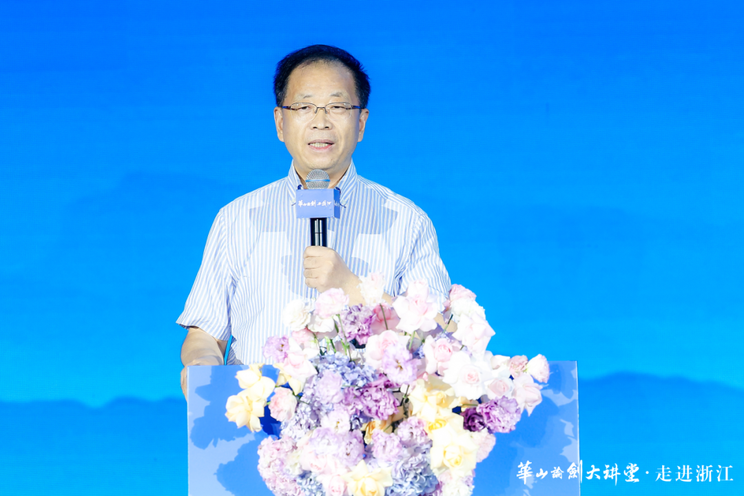 资深浙商研究专家、浙江省浙商研究会执行会长、浙江工商大学教授、浙商博物馆馆长杨轶清先生演讲