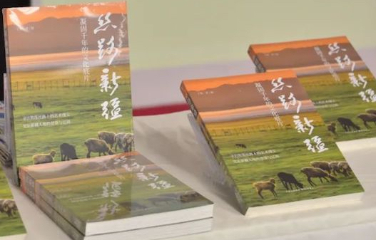 发布会现场,新书陈列