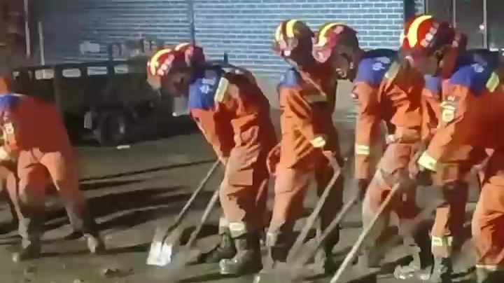 甘肃森林消防、国家西北区域应急救援中心开展清淤排涝工作