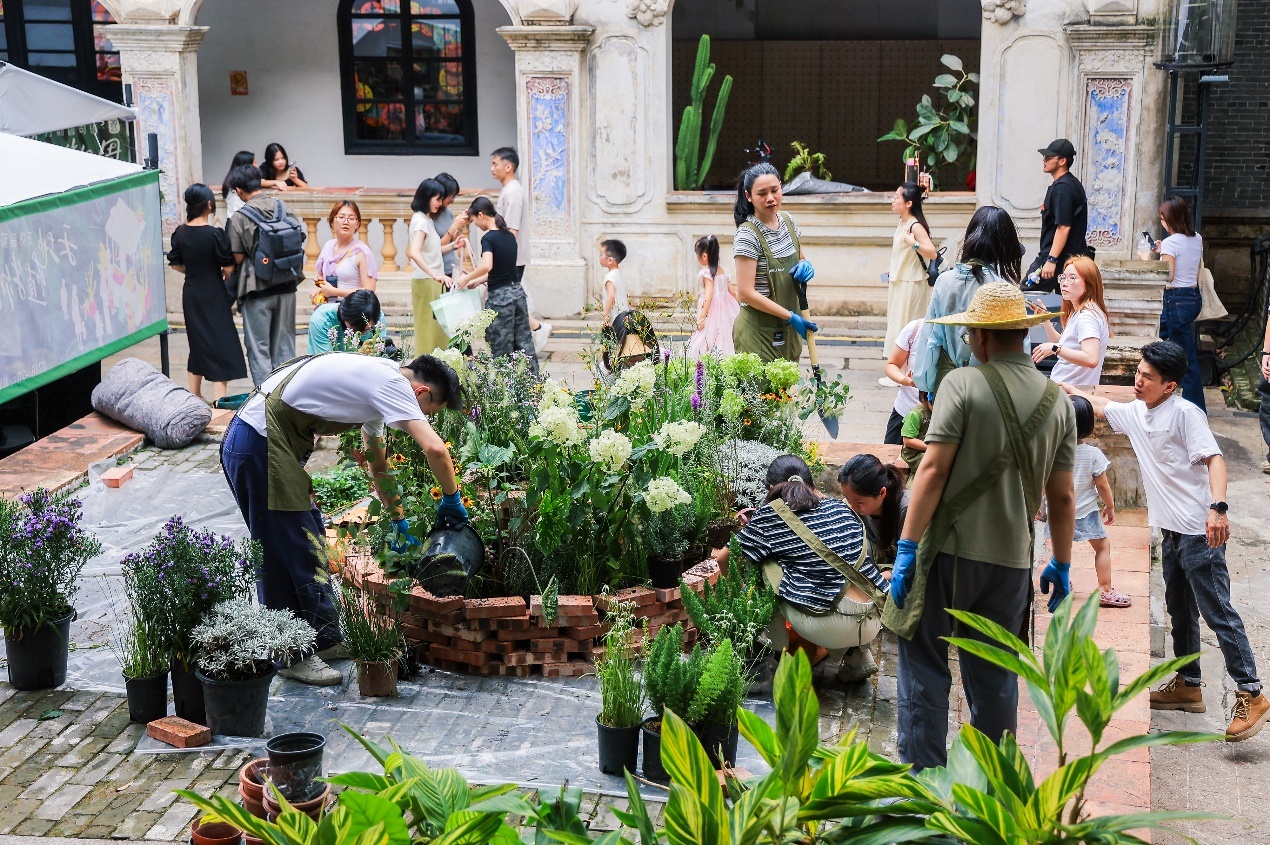 岭南天地2025天地趁墟节火热进行 “充下电先”治愈都市疲惫心灵