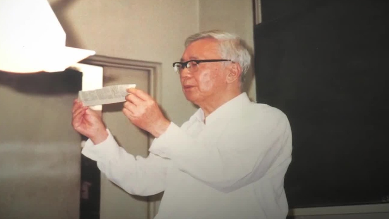 日本演讲途中，华罗庚永远倒在了讲坛上：用一生践行对数学的执着