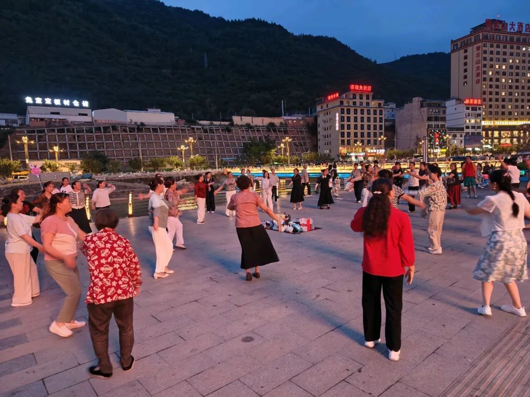 烟火气一步到“胃” 陇南宕昌玩转城市新“夜”态