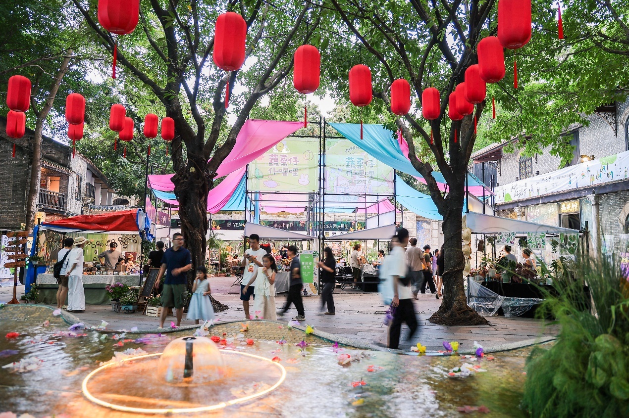 岭南天地2025天地趁墟节火热进行 “充下电先”治愈都市疲惫心灵