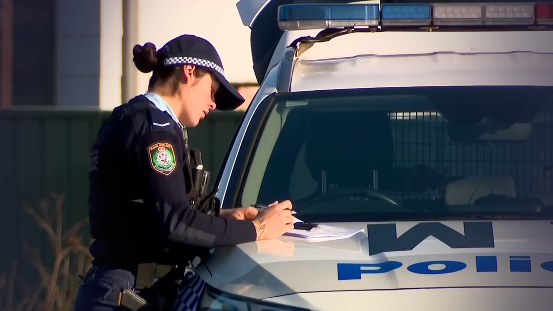 澳大利亚一名14岁中国交换女生在寄宿家庭遇刺身亡，警方在现场逮捕了另一名13岁的中国交换女生