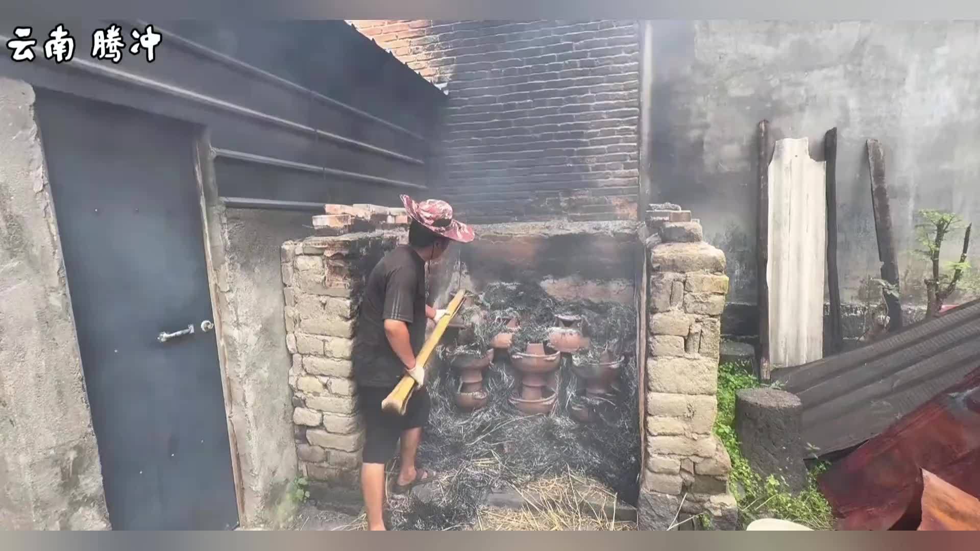 云南腾冲土锅子，只有10户人家会做，一口锅用三代，人走锅还在