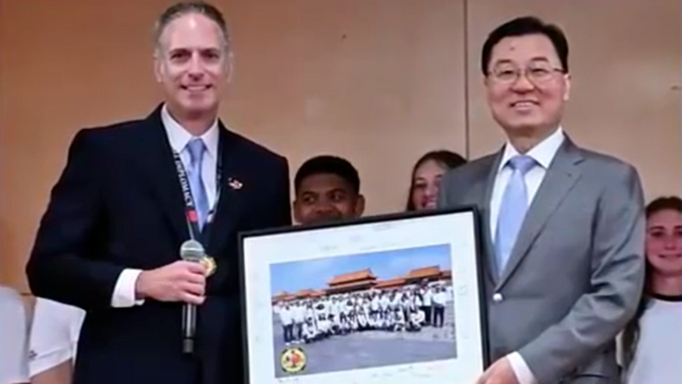 谢锋：中美关系“大球”仍需许多“小球”推动