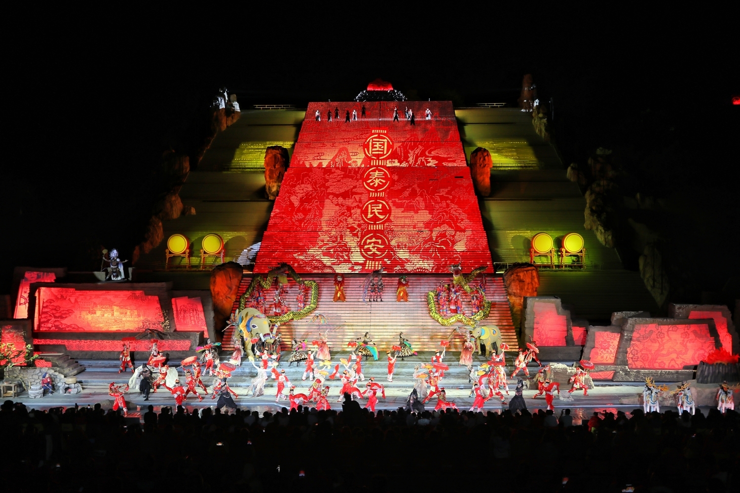 《中华泰山&middot;封禅大典》改版升级后的演出现场 陈阳摄