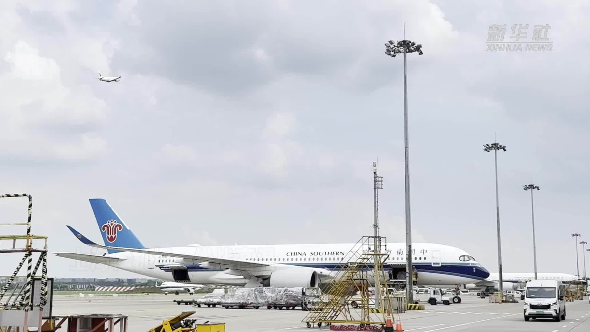 上海：机坪一线战高温