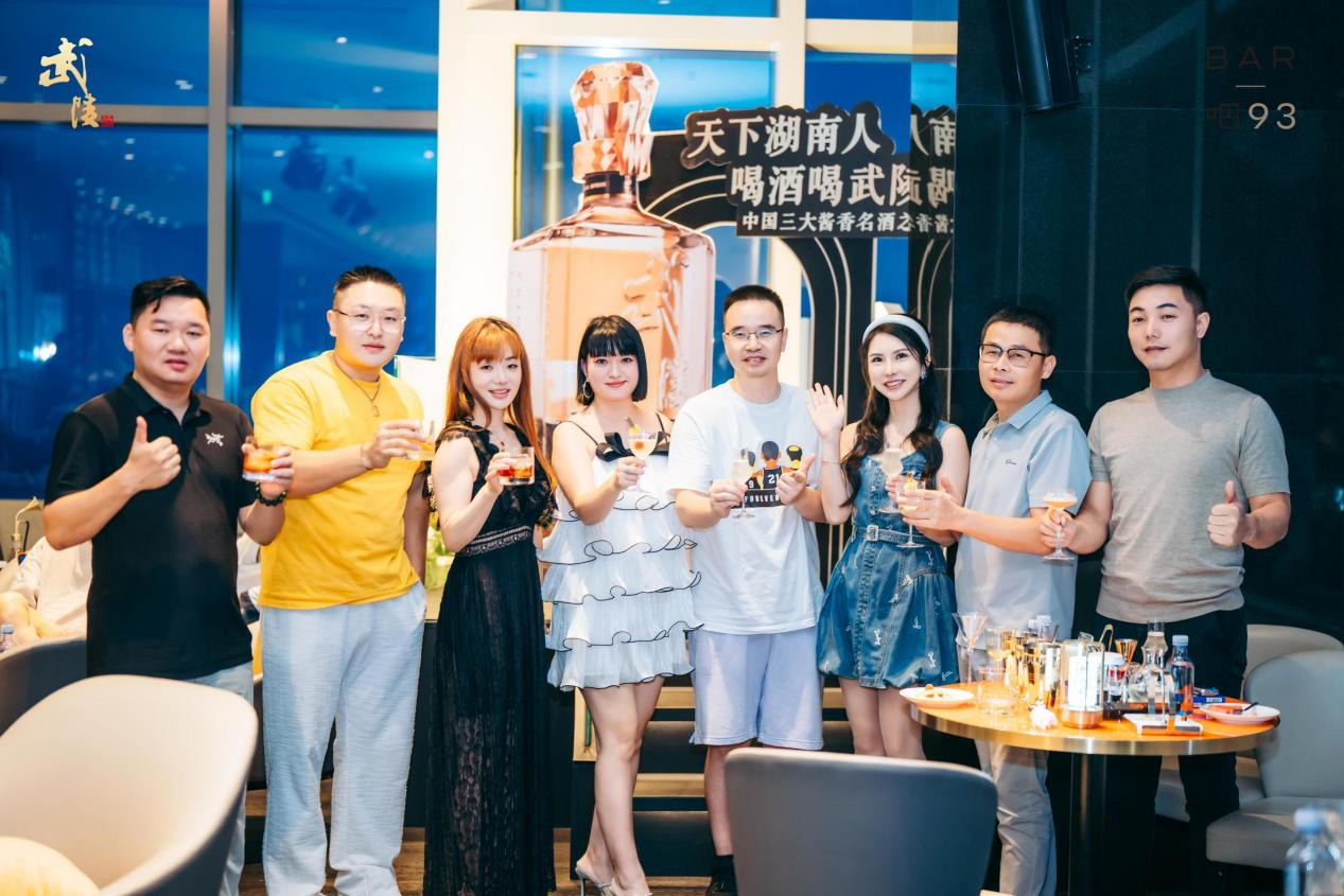 当白酒遇上年轻态“琥珀兑青春” 收获满堂喝彩