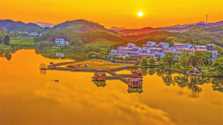 峡江县：霞光映照 美如画卷（图）