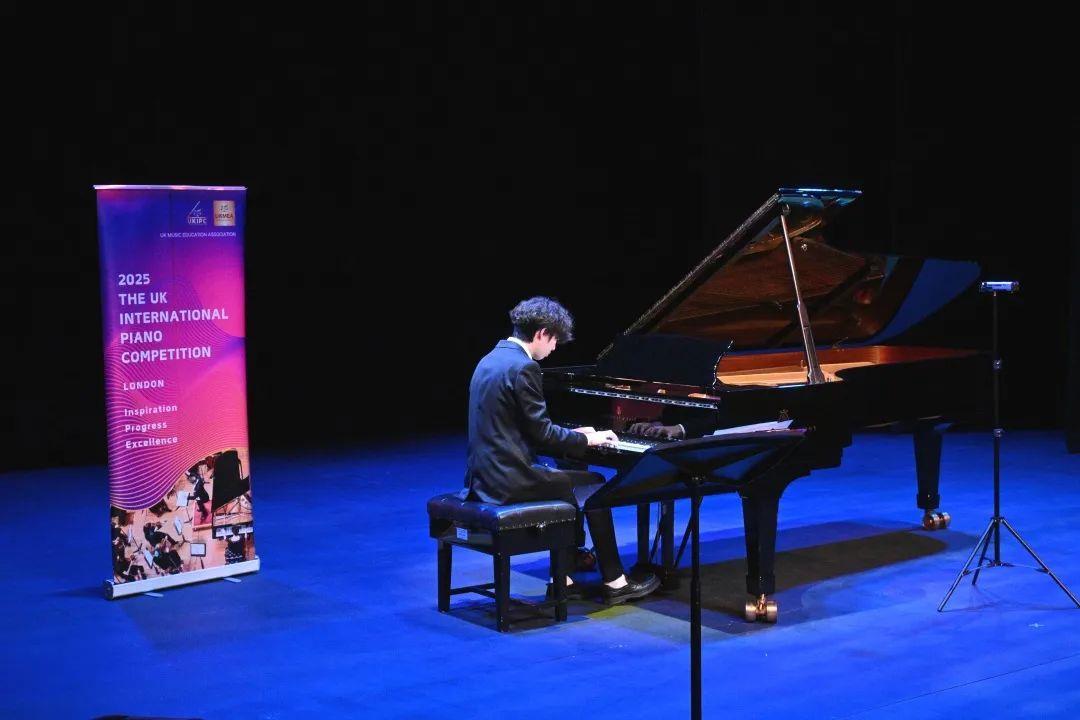 Lawrence同学参加英国国际钢琴公开赛总决赛