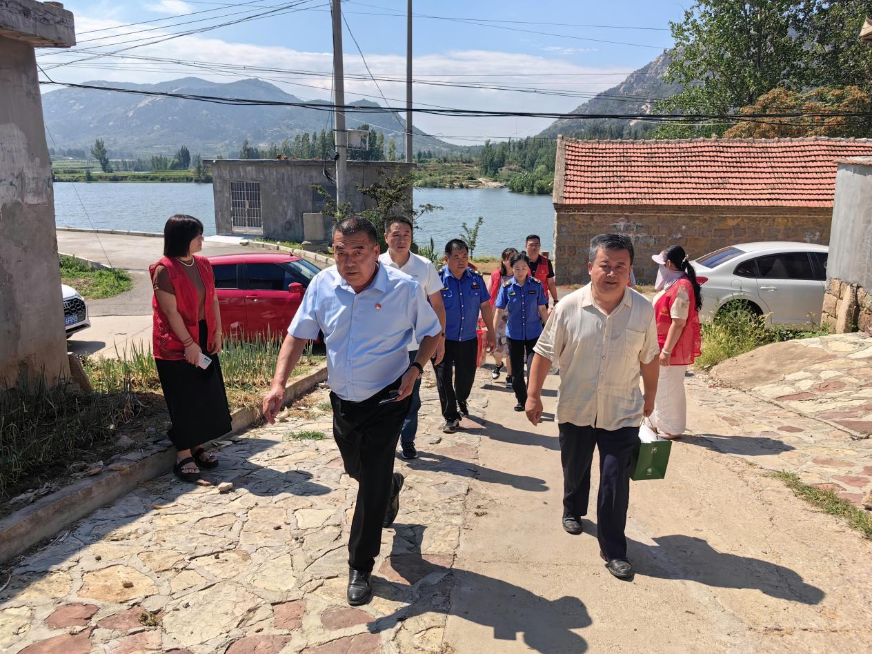 邹城市张庄镇走访慰问参战老兵