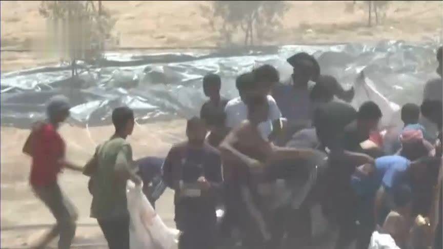 空中俯瞰加沙如同世界末日，“有人为了抢物资相互斗殴甚至射击”