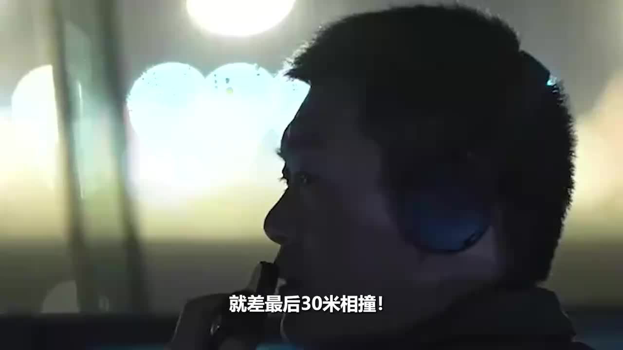 就差最后30米相撞：外军P3C超低空掠海冲向歼16，下一刻被怼脸开大