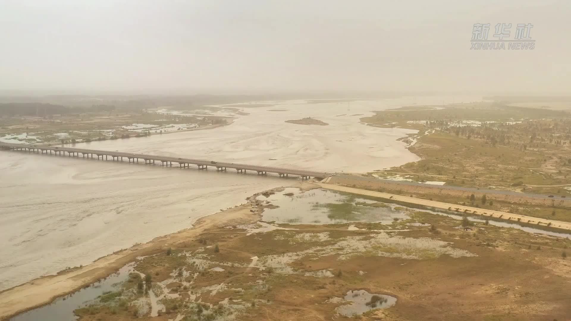 高温引发融雪性来水 新疆和田市闻“汛”而动