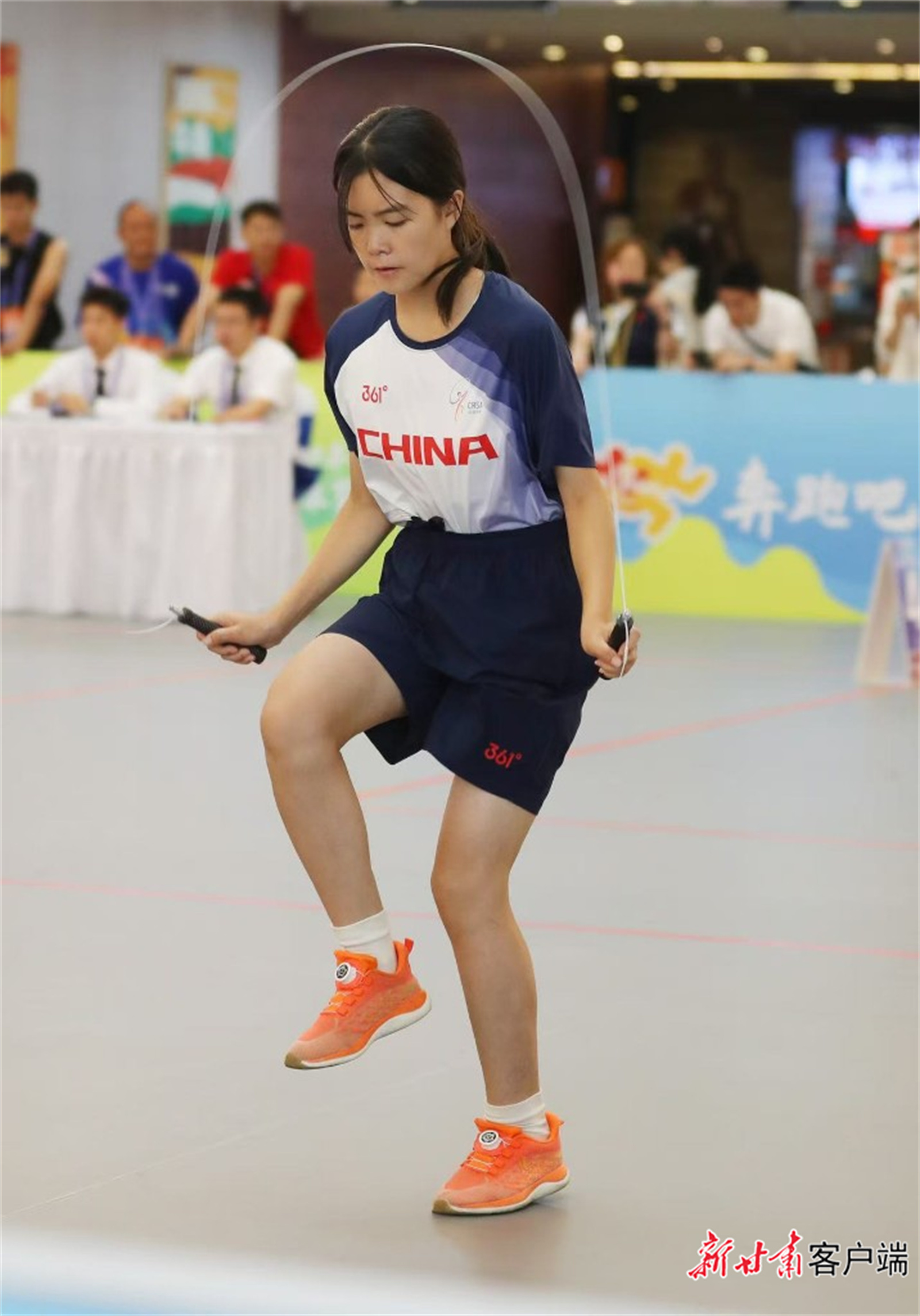 杨畛参加女子30秒单摇跳比赛