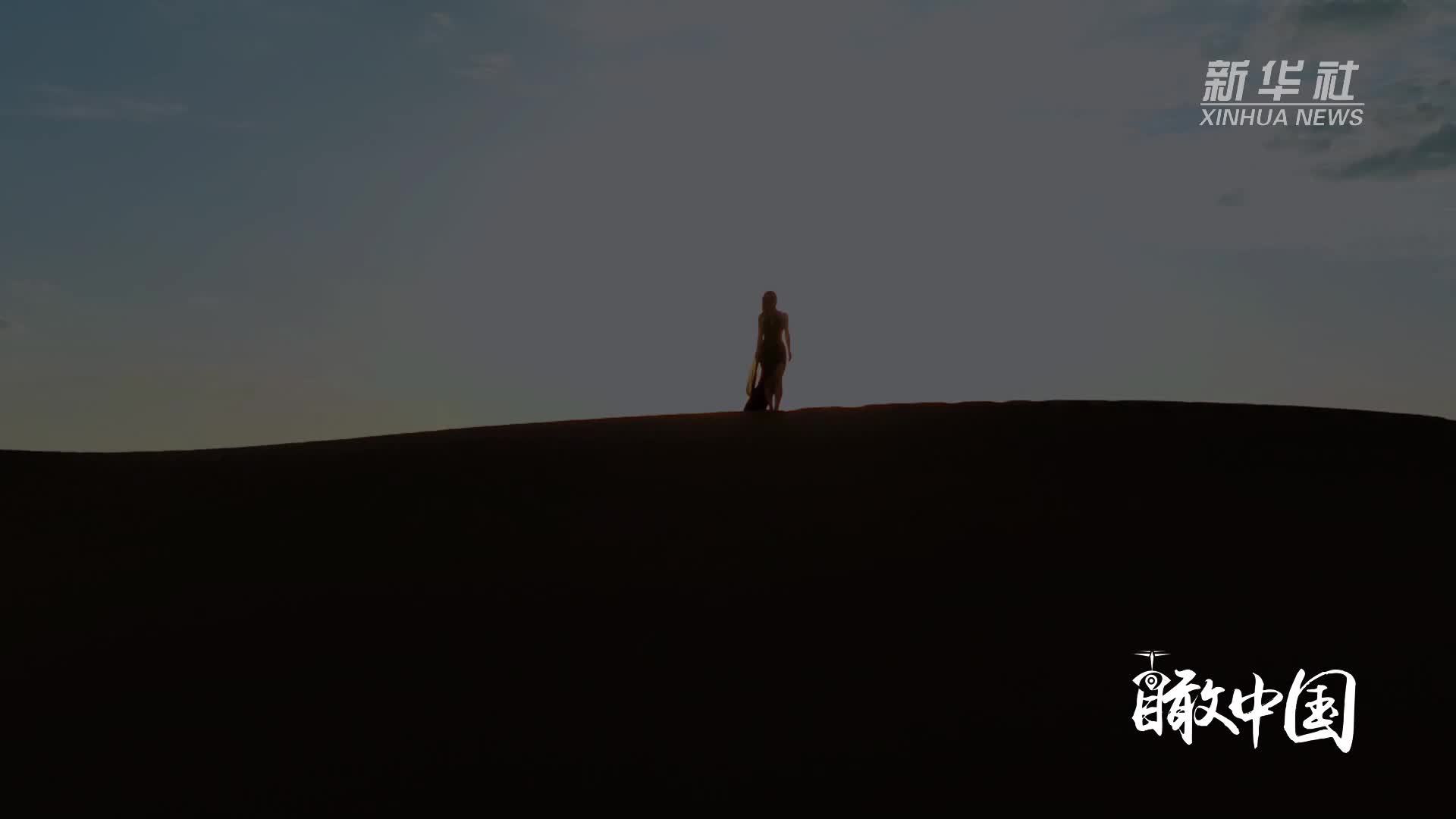 瞰中国丨内蒙古：藏在沙漠中的湖泊之美