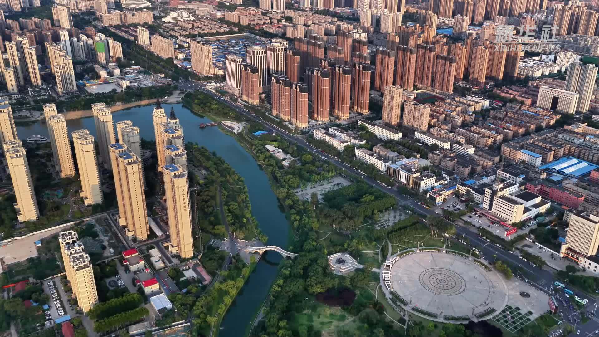 河南新乡：书香伴盛夏 图书馆里过暑期