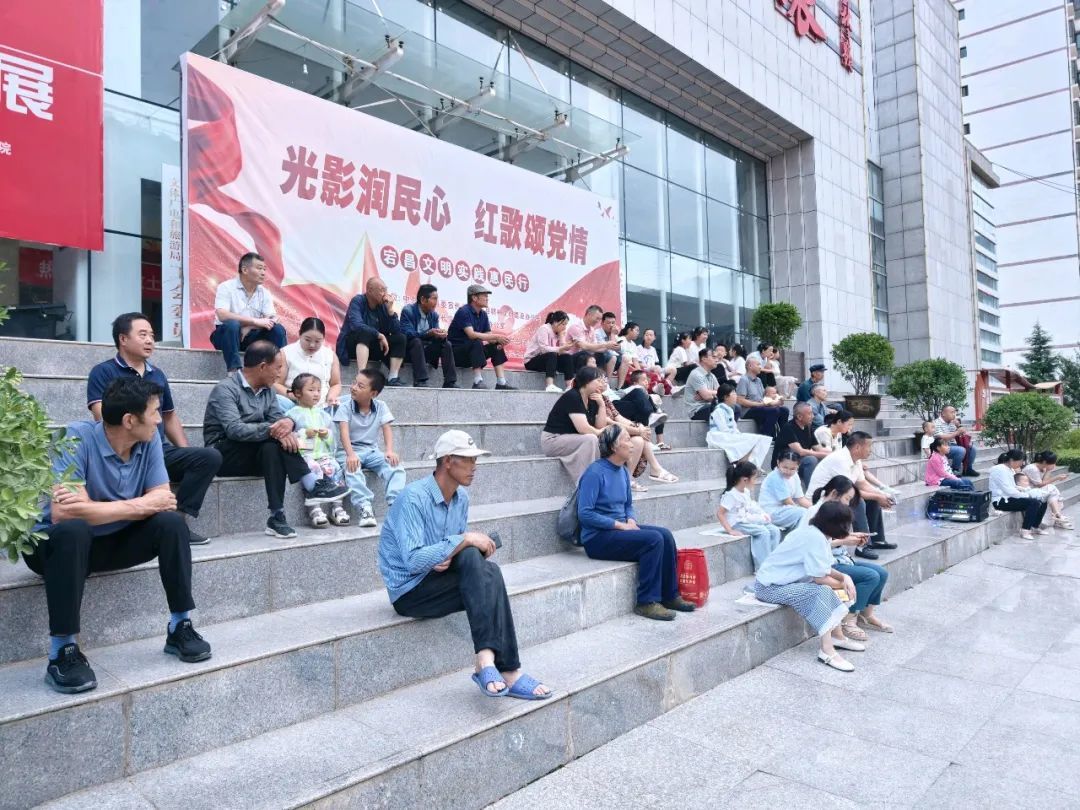 烟火气一步到“胃” 陇南宕昌玩转城市新“夜”态