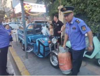 洁净台东|台东街道开展夜间专项整治 绘就夜台东烟火里的文明长卷