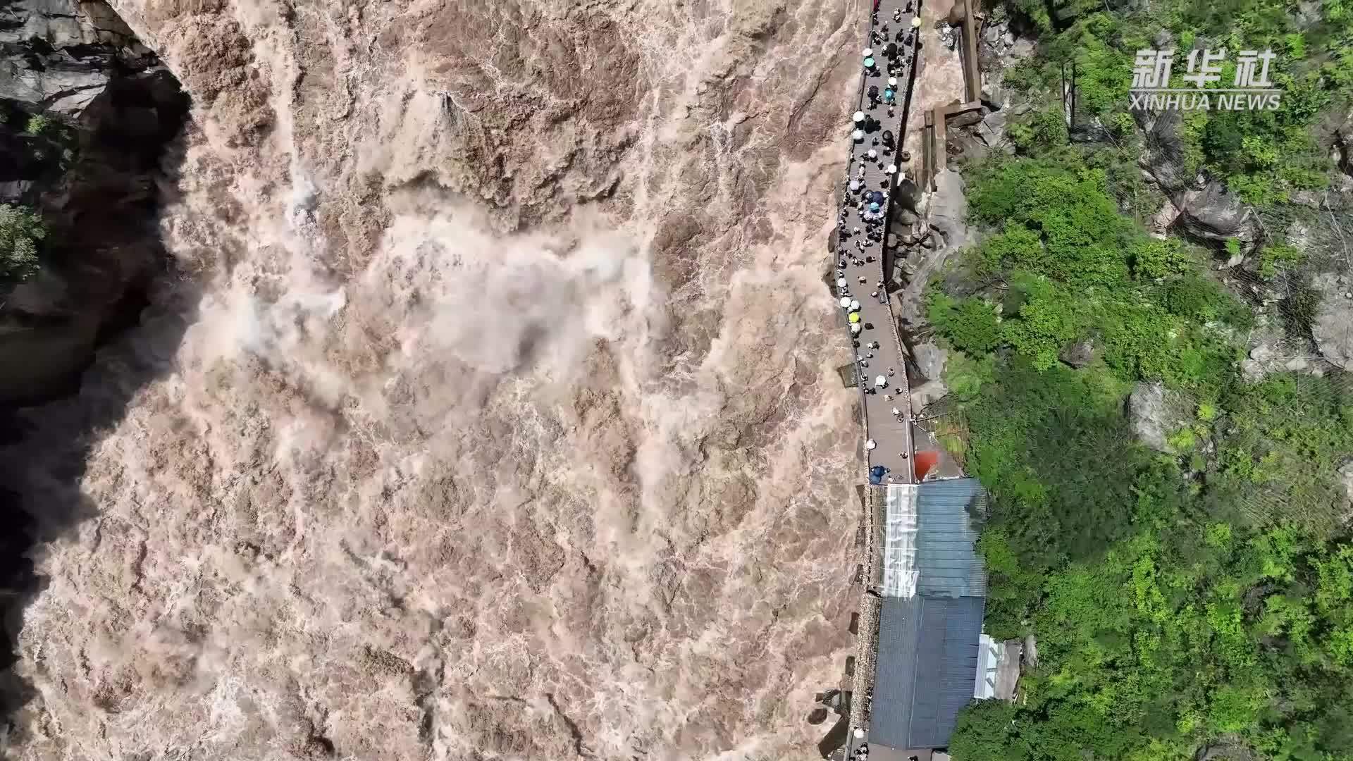 云南香格里拉暑期旅游热度持续攀升