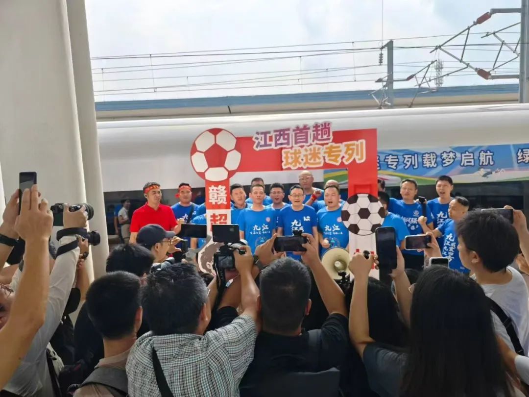 热搜第一!江西“村BA”未赛先热源于江西的红色底气!2025江西省城市足球联赛-赛程/比分/球队阵容全掌握-本地足球热血来袭!