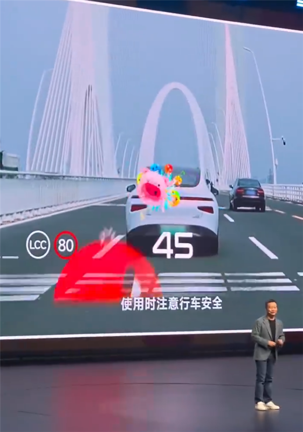 小鹏P7可以向前车砸表情包 网友：在生气和窝囊之间选择生窝囊气
