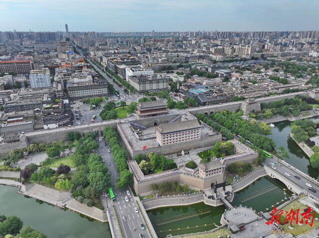 西安古城墙远眺。