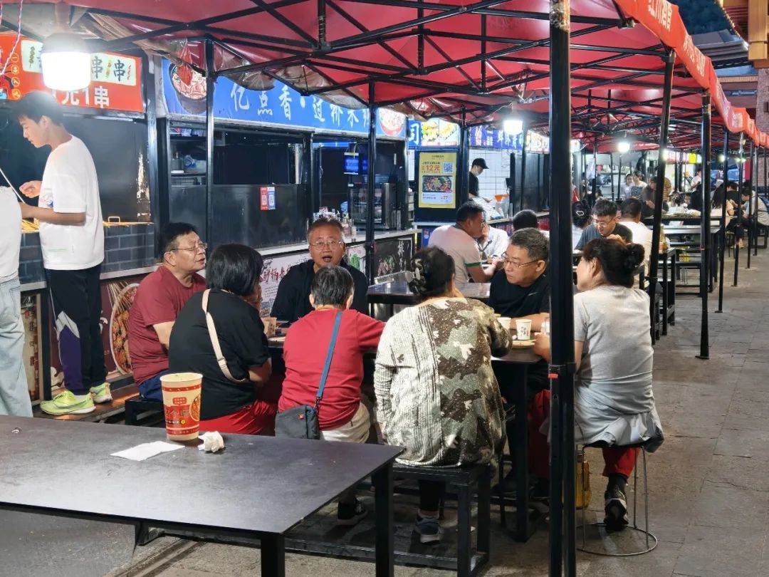 烟火气一步到“胃” 陇南宕昌玩转城市新“夜”态