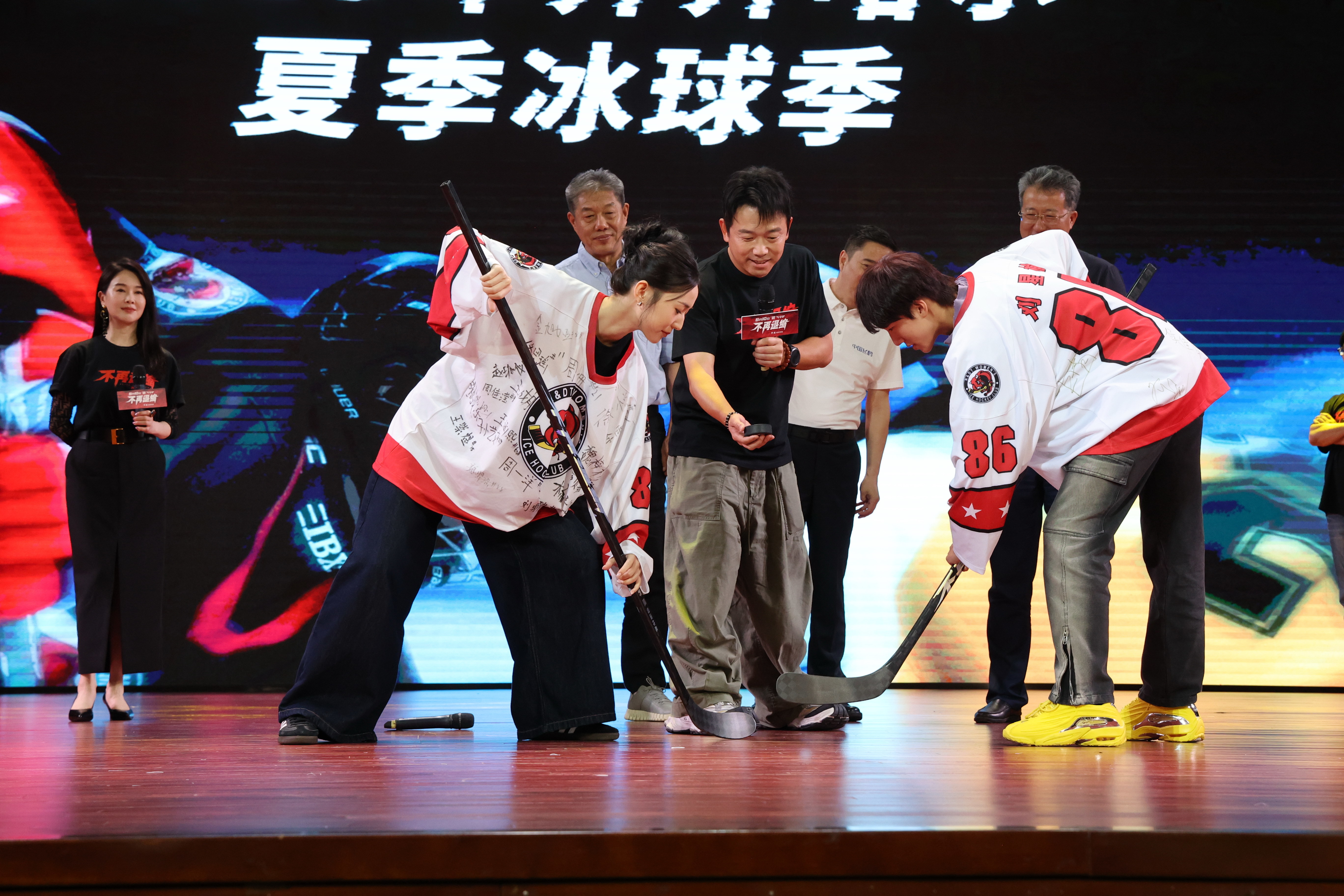 电影《不再退缩》齐齐哈尔市首映礼举行