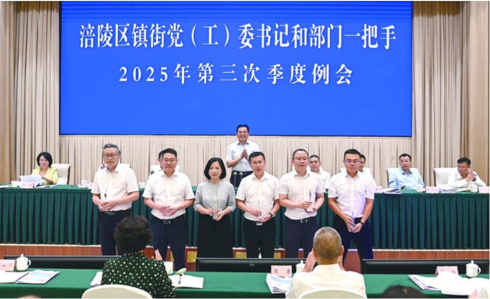 颁发“领先奖” 记者 朱志强 摄